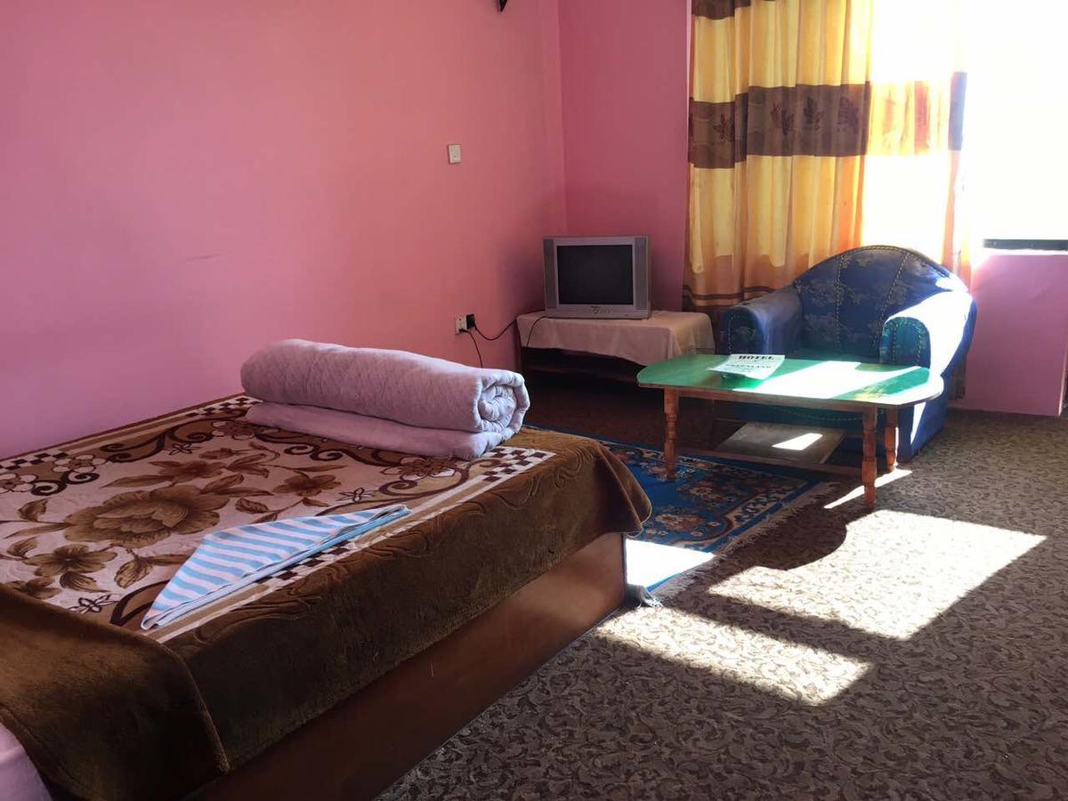 Hotel Greenland Нагаркот Екстериор снимка