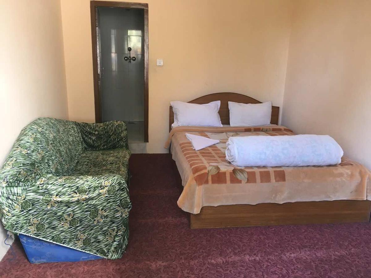 Hotel Greenland Нагаркот Екстериор снимка