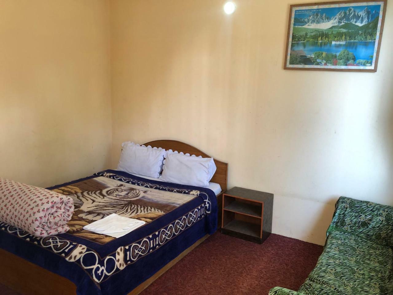 Hotel Greenland Нагаркот Екстериор снимка