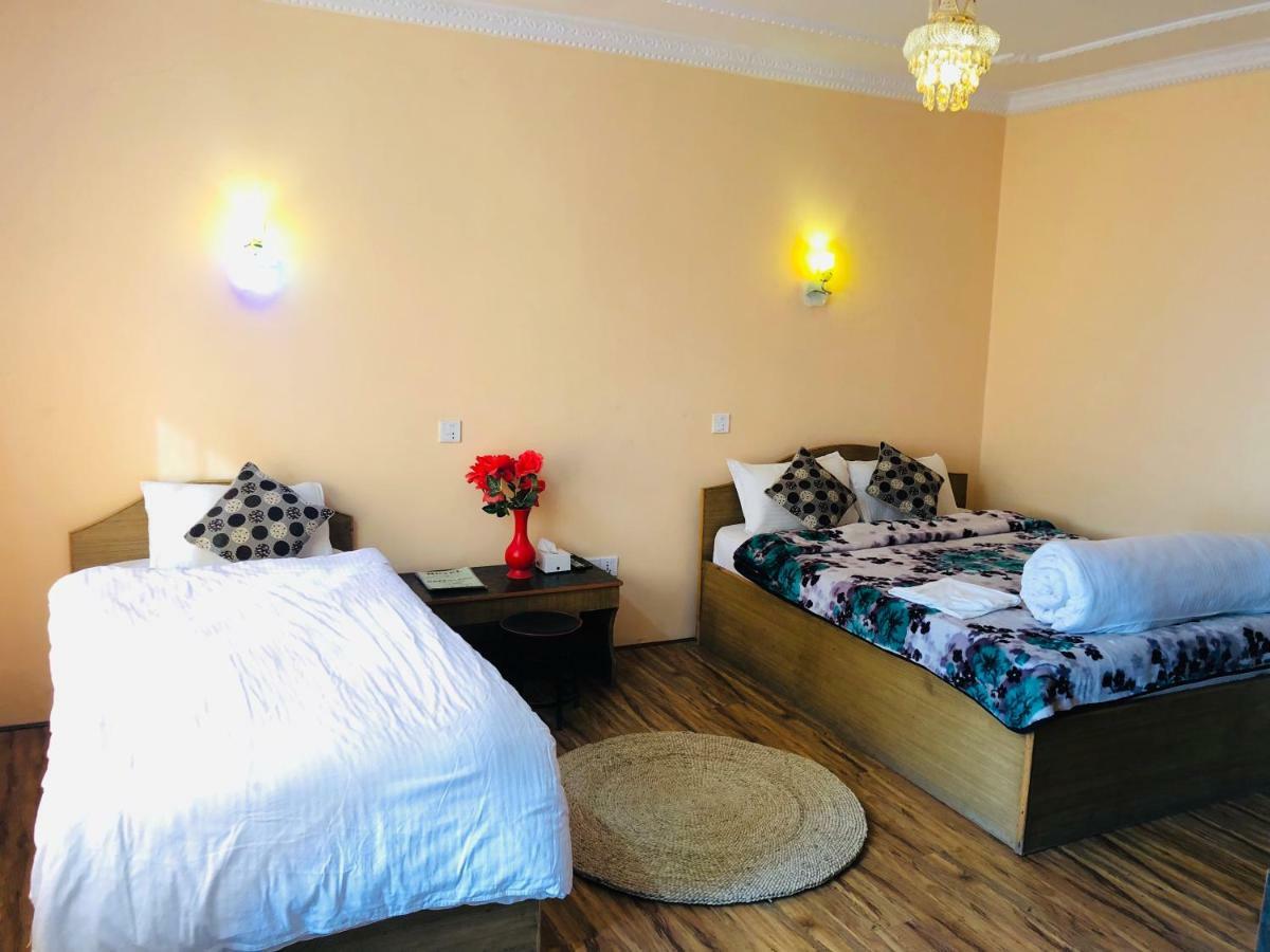 Hotel Greenland Нагаркот Екстериор снимка