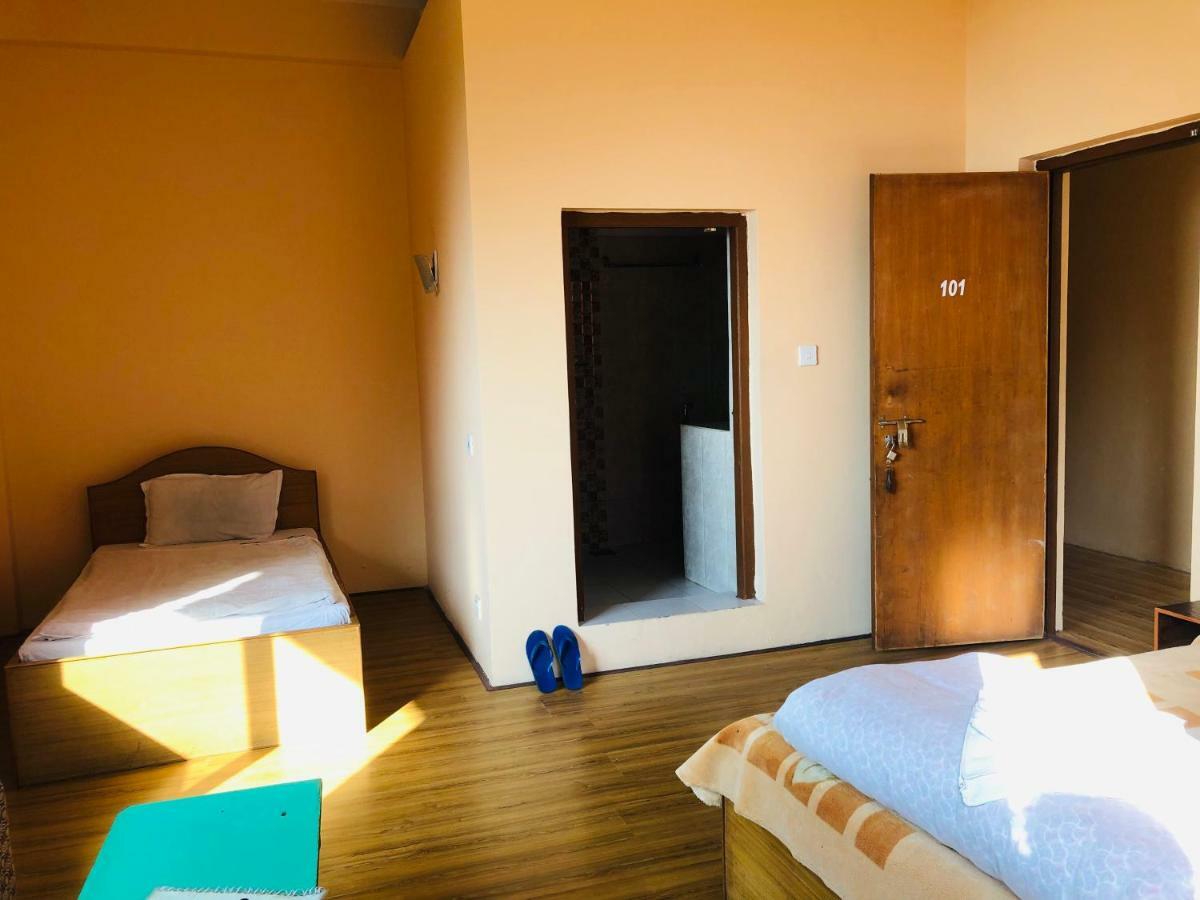 Hotel Greenland Нагаркот Екстериор снимка
