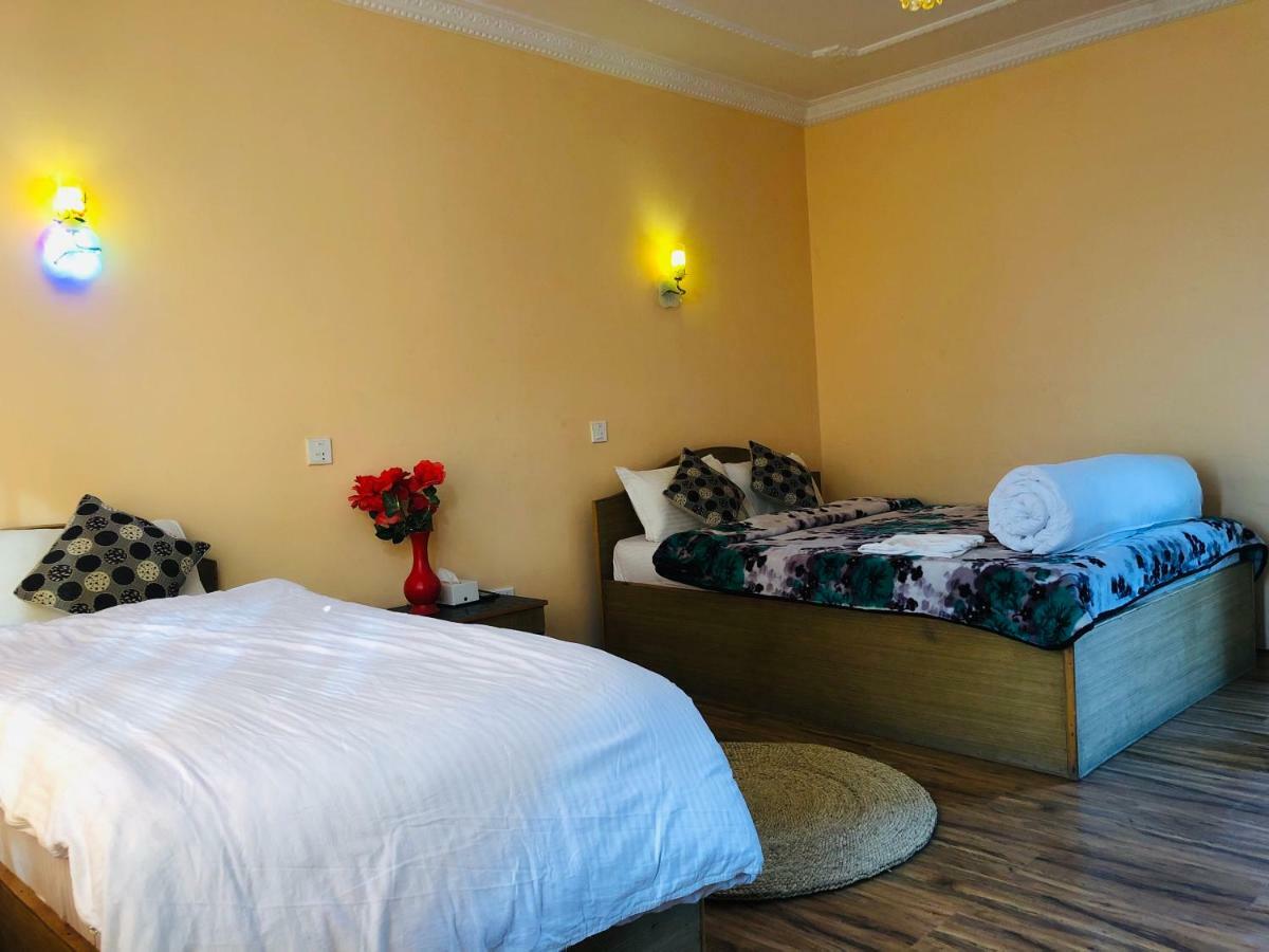 Hotel Greenland Нагаркот Екстериор снимка