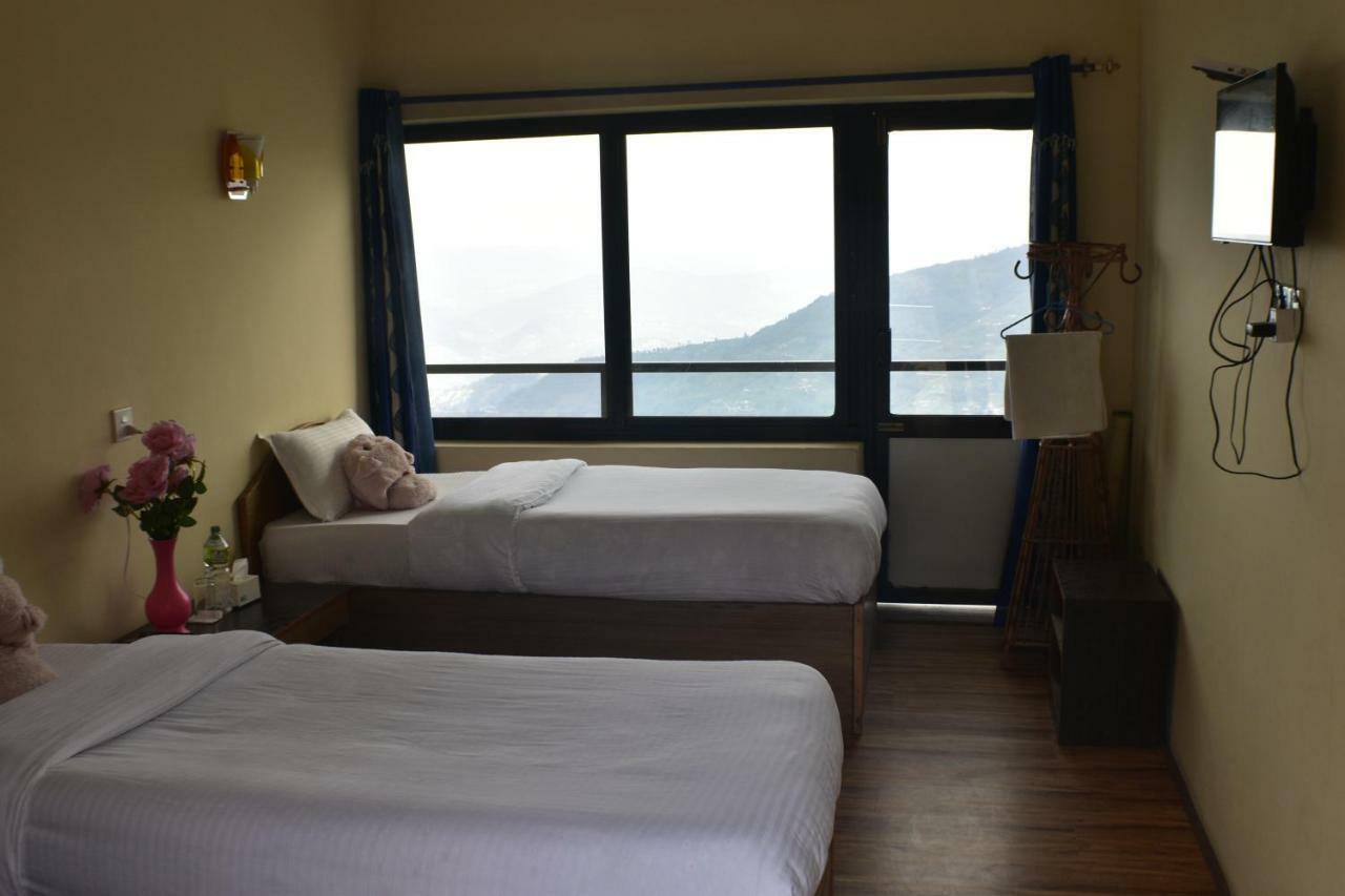 Hotel Greenland Нагаркот Екстериор снимка